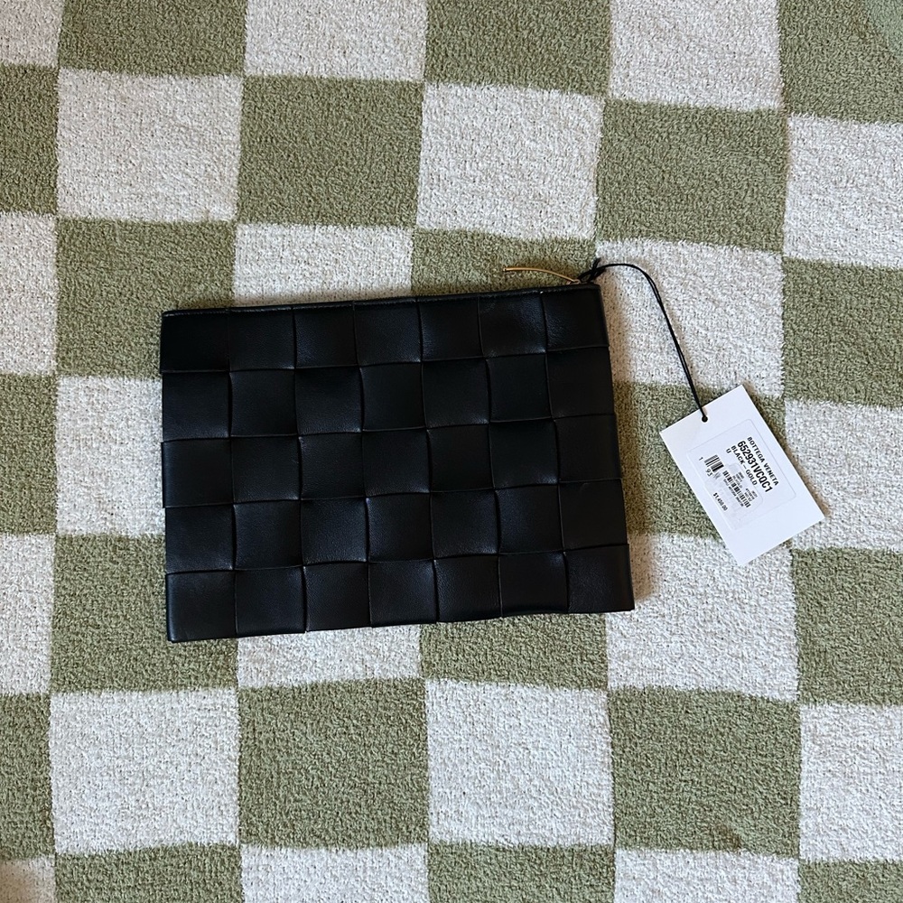 Brand New Bottega Veneta black medium cassette flat pouch
